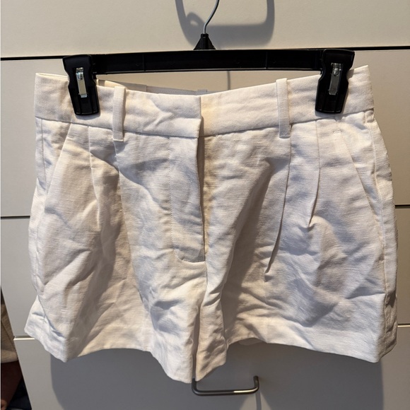 Aritzia Effortless Shorts Curve Mini - Picture 6 of 9